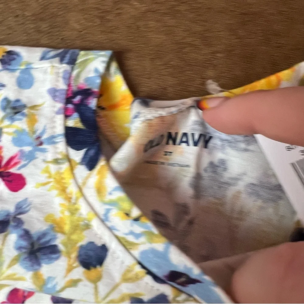Old Navy All Over Floral Print T-Shirt, size 3T NWT